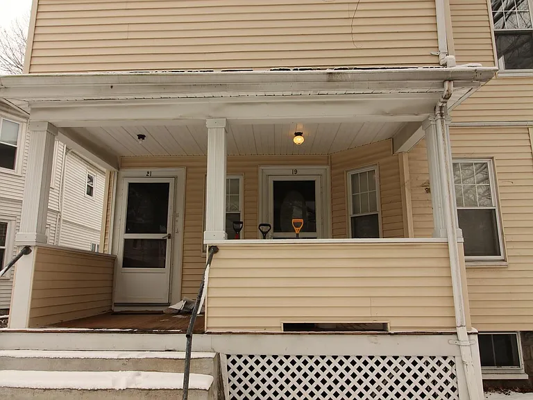 19-21 Burnham St #19 — Photo 8