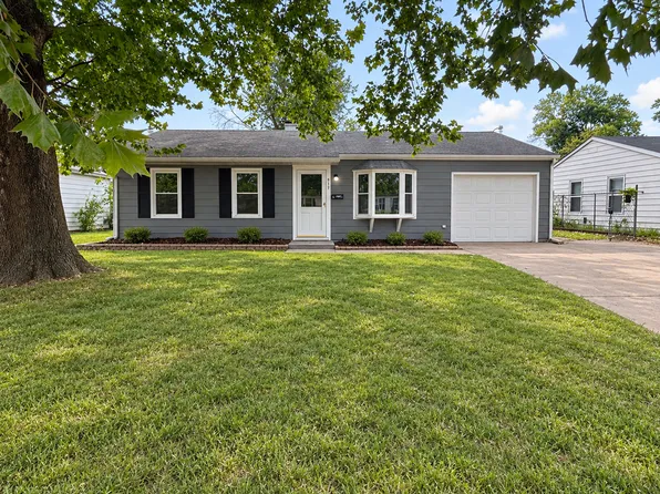 517 Saint Barbara Ln, Cahokia, IL 62206