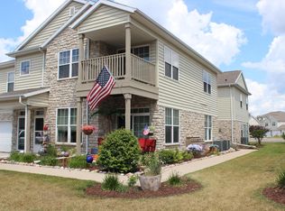 N16W26460 Meadowgrass Cir UNIT B, Pewaukee, WI 53072