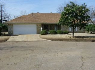 915 W 39th St, Shawnee, OK 74804