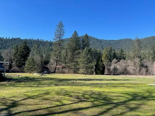 2565 E Evans Creek Rd, Rogue River, OR 97537