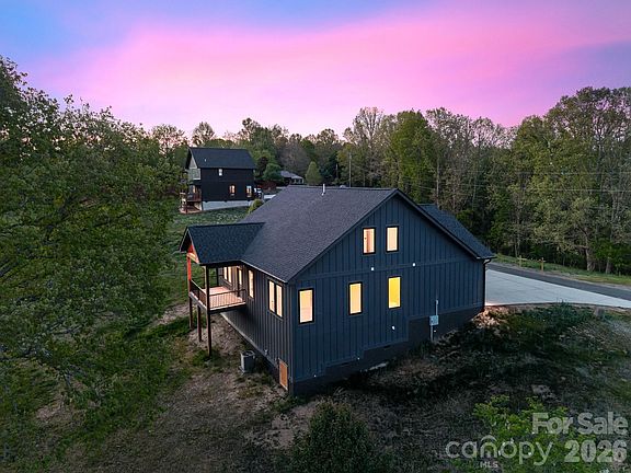 3rd image of 40 Firefly Ridge Trl