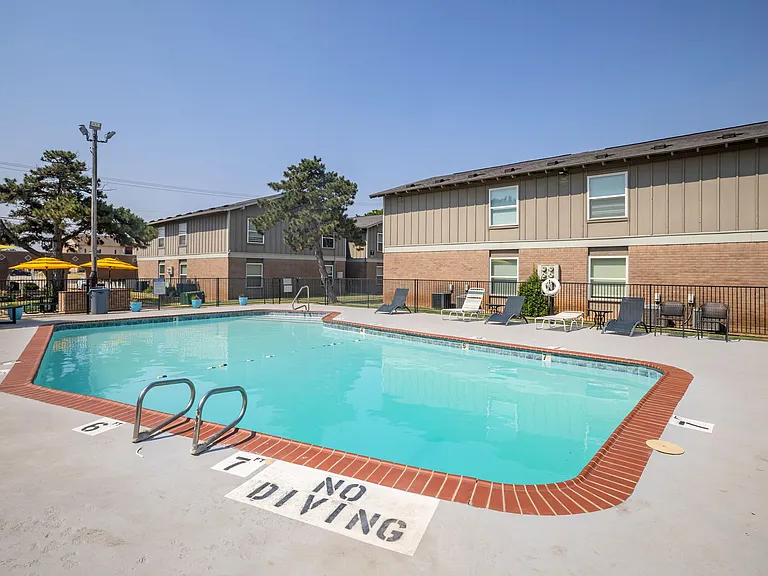Yukon Heights Apartments — Photo 6