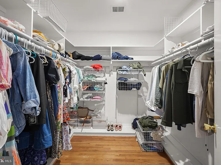 9809 Hall Rd — Photo 31