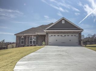 1617 Beaumont Dr, Deatsville, AL 36022