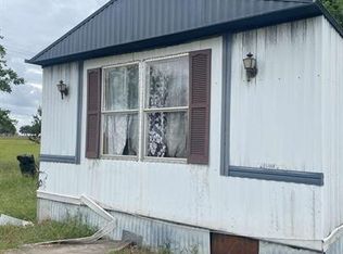 117 Country Living Ln, Floresville, TX 78114