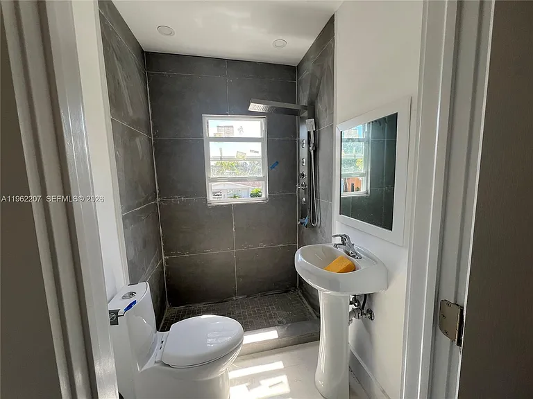 1015 S 17th Ave #8 — Photo 9