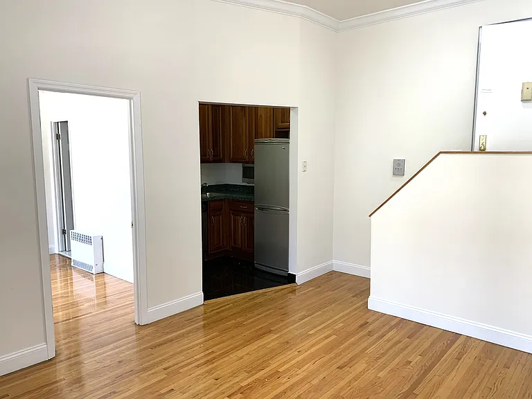 460 W 50th St #1B — Photo 4