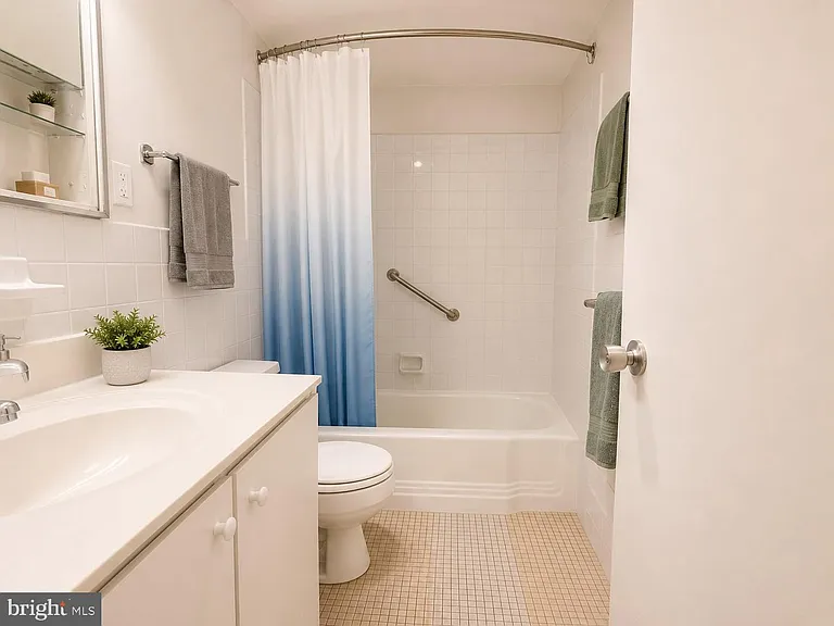 224 W Rittenhouse Sq #30-401 — Photo 11