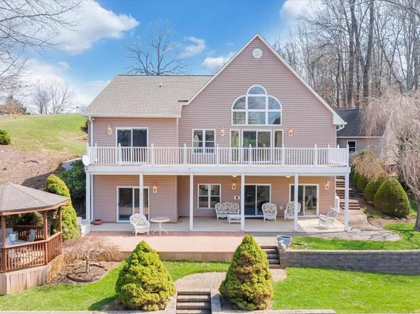 301 Chestnut Pointe Dr, Hardy, VA 24101