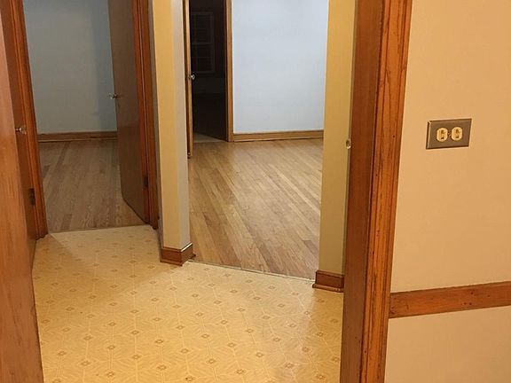 2nd image of 5315 W Cornelia Ave #2