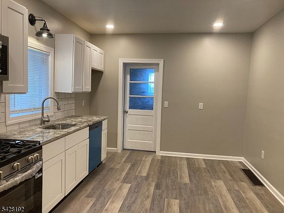 5th image of 58 Bennett St