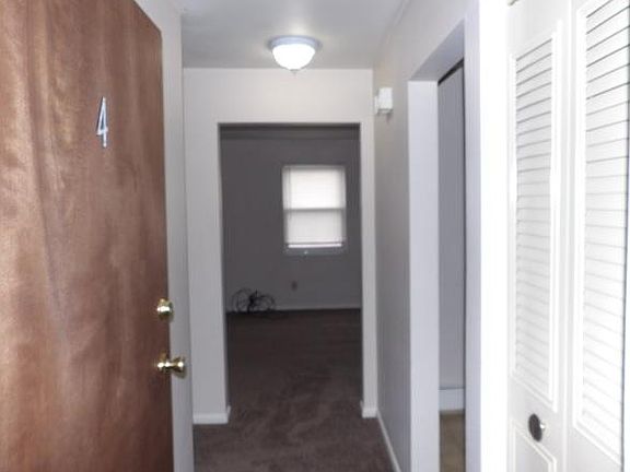 3rd image of 972 Patricia Dr APT 4