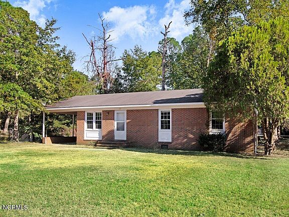 3rd image of 127 Oak Circle Drive