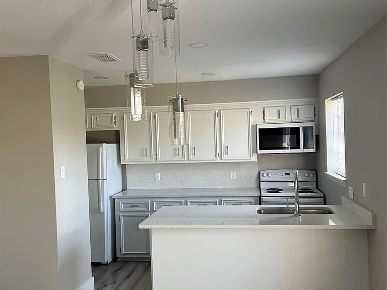 511 Commerce St — Photo 10