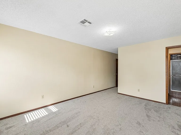 208 Hudson Pl — Photo 18