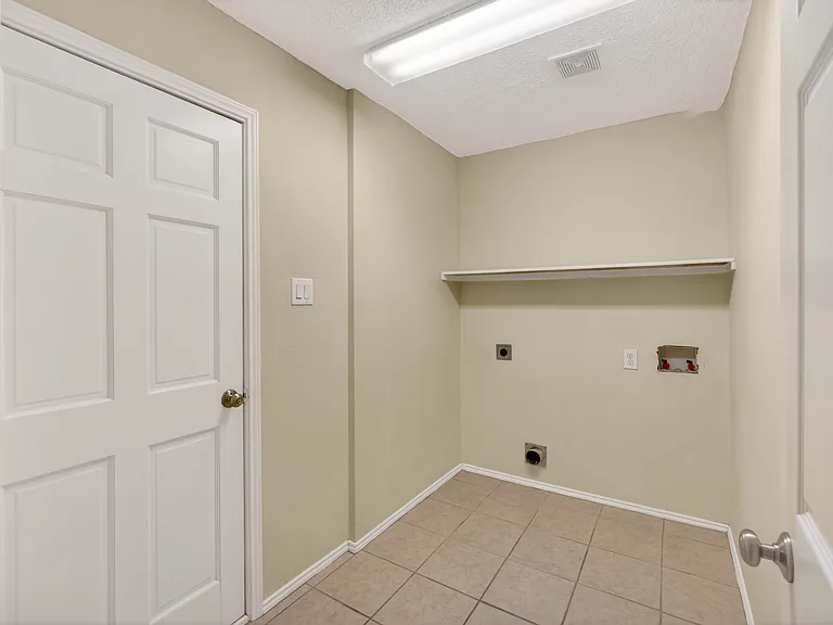 4022 Cedar Elm Ln — Photo 3