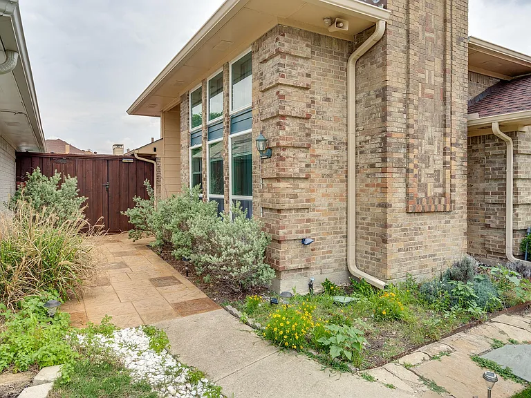 10236 Quest Dr — Photo 4