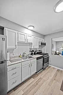 604 Clark St — Photo 30