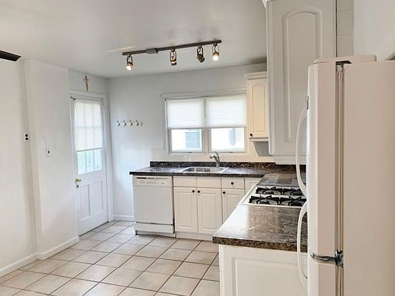 5th image of 27 Rockledge Ave