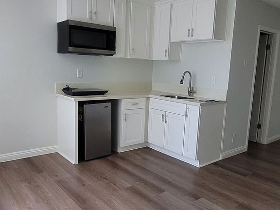 4th image of 335 S Normandie Ave APT 8A