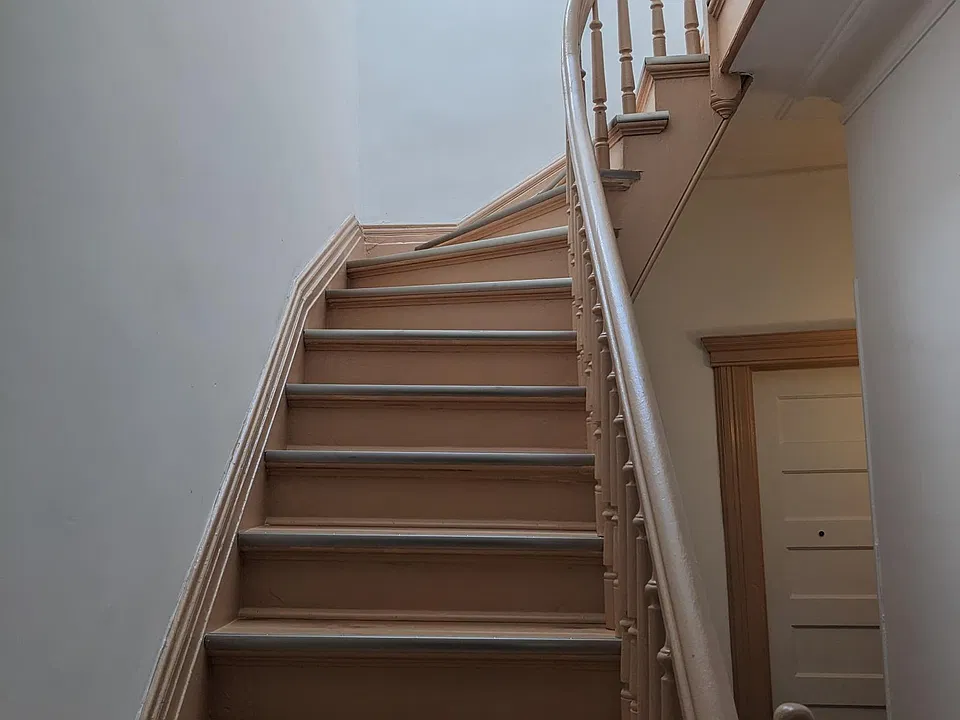 Middle staircase