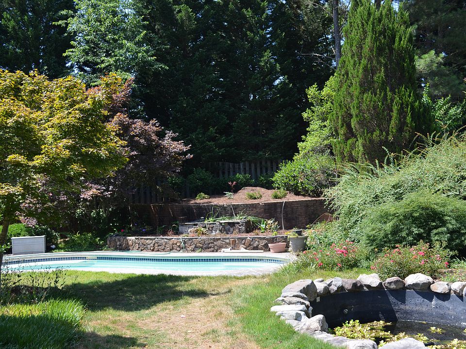 2nd image of 938 Plymouth Dr