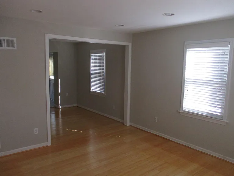 407 S Veitch St — Photo 2