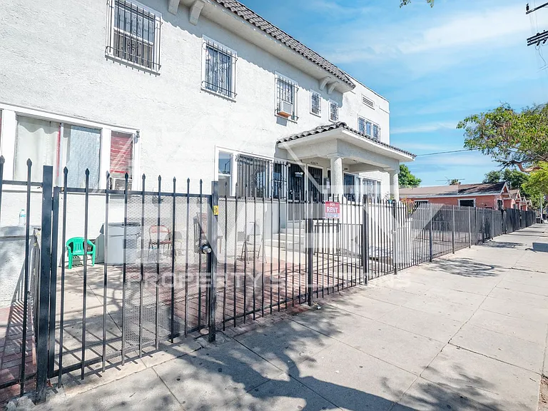4302 S Hoover St — Photo 18