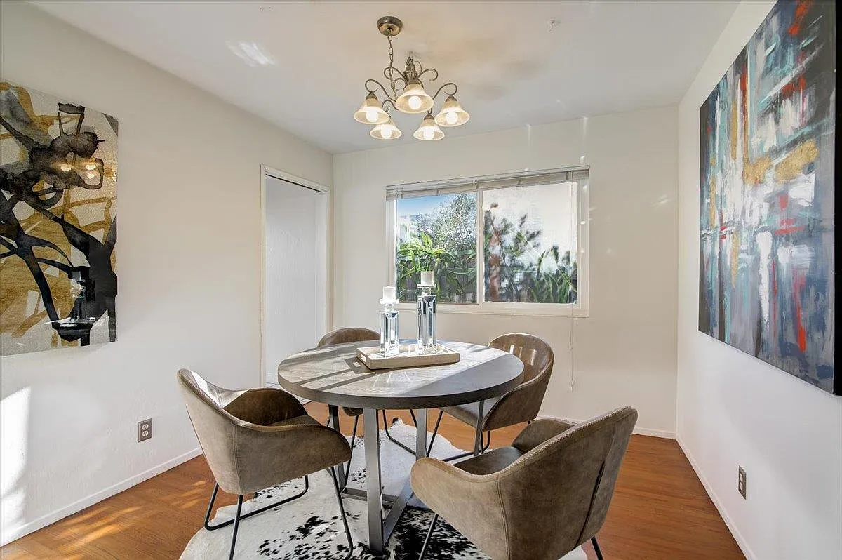 2 bed, 975 sqft, $3,995 — Photo 3