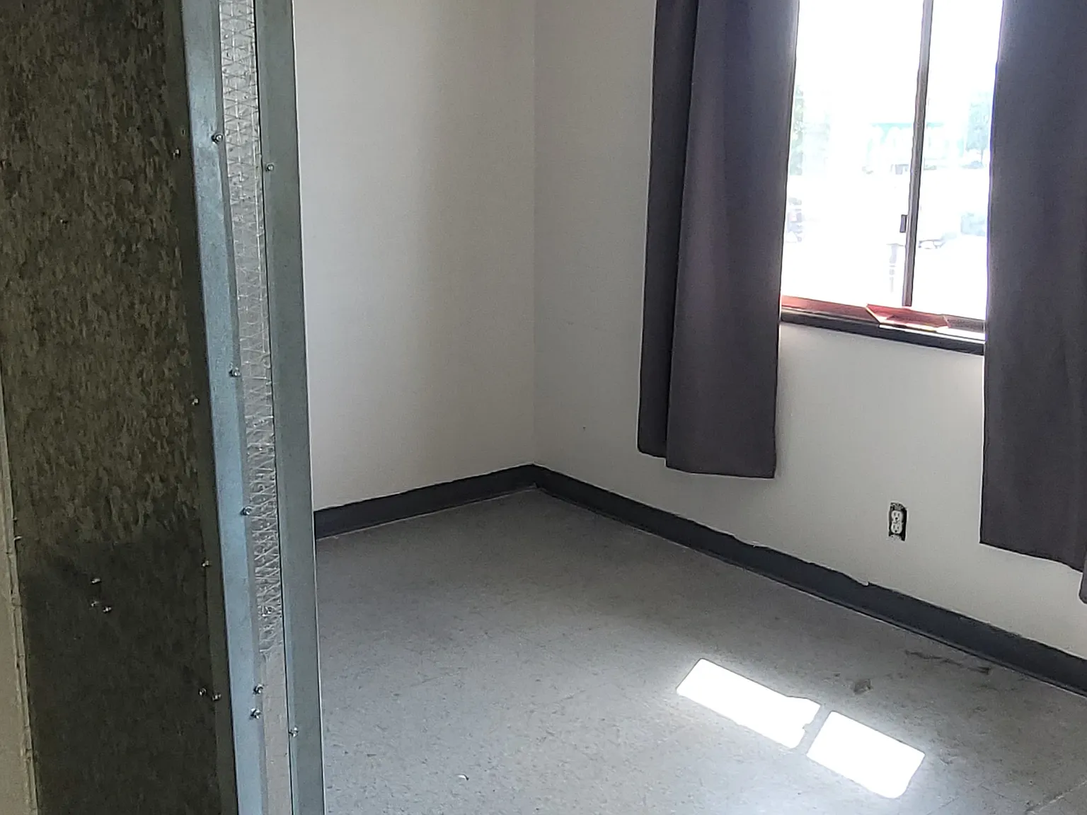 Studio, 1500 sqft, $1,000 — Photo 2