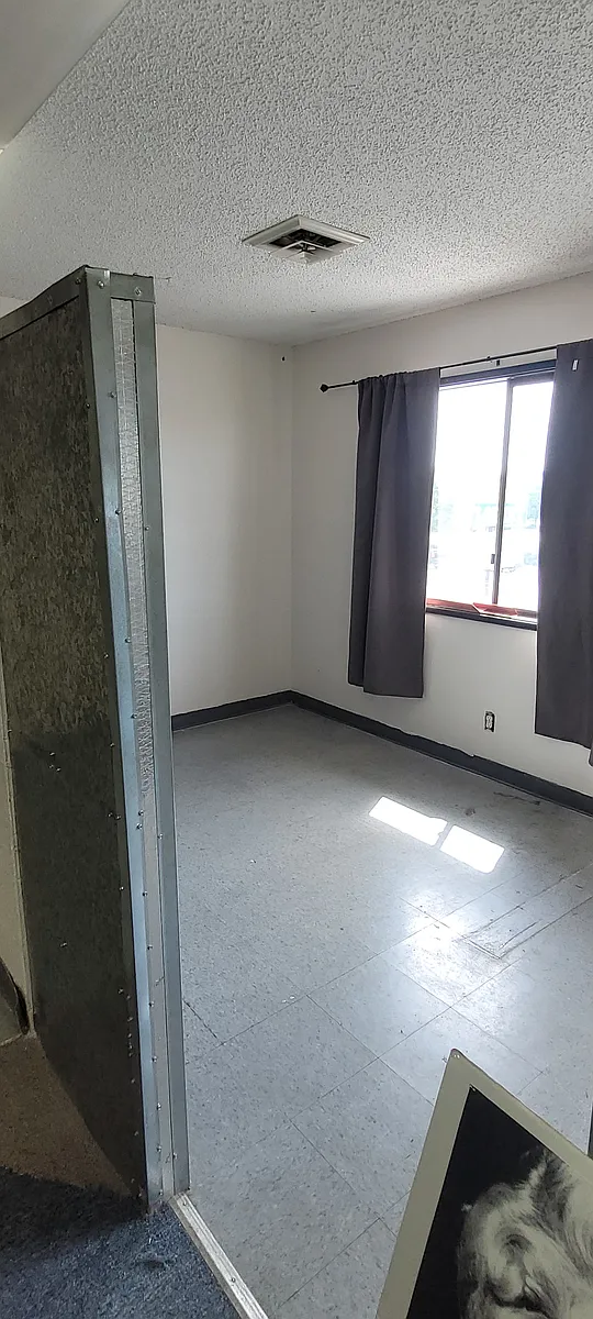 Building Photo - 2070 Lancaster Dr NE #2