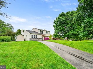 1035 Brookwood Dr, Phoenixville, PA 19460