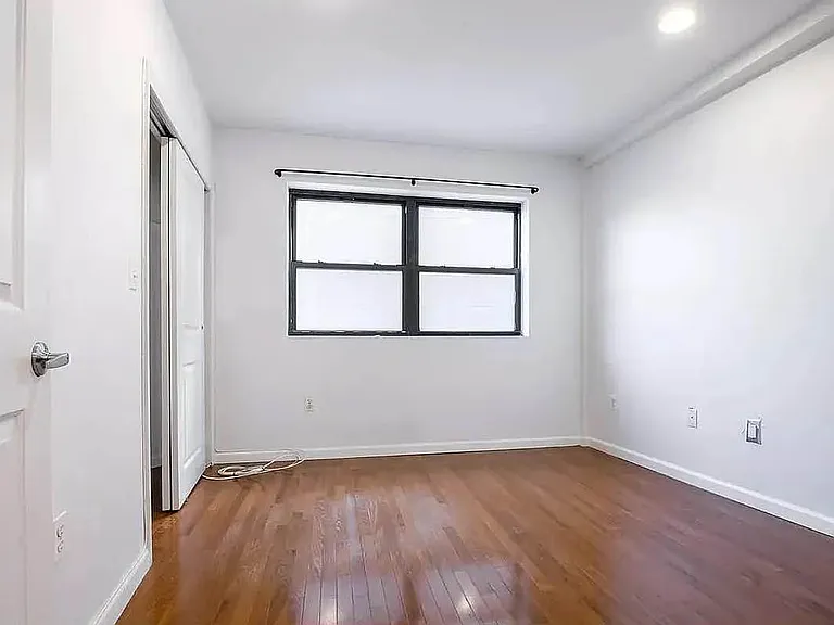 1086 Broadway #501 — Photo 6
