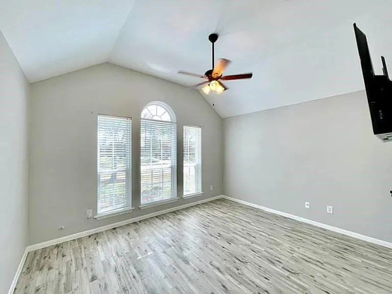 2526 Lake Dale Ln — Photo 25