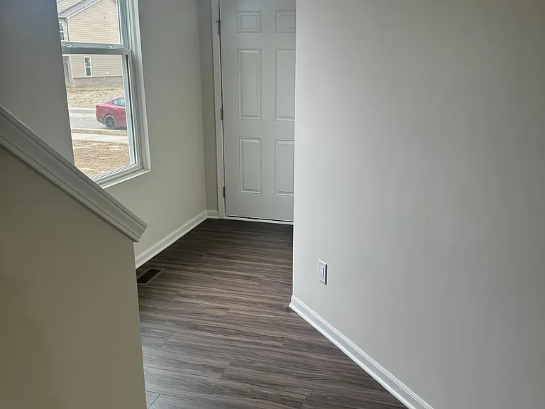 627 Addison Cir — Photo 5