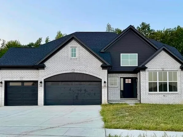 26050 Pennington Ct, Brownstown, MI 48134