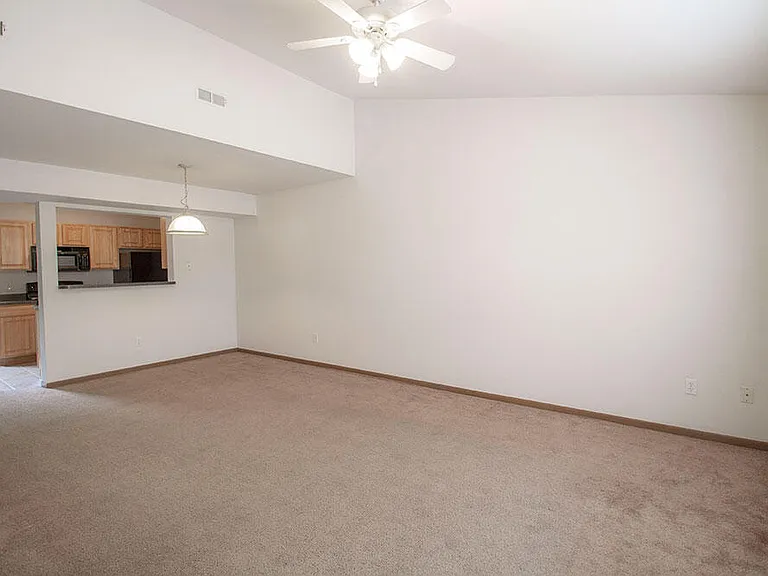 2119 Ballenger Ln — Photo 2