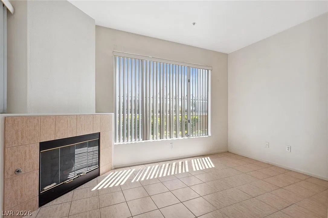 1 bed, 1.0 bath, 743 sqft, $1,100 — Photo 2