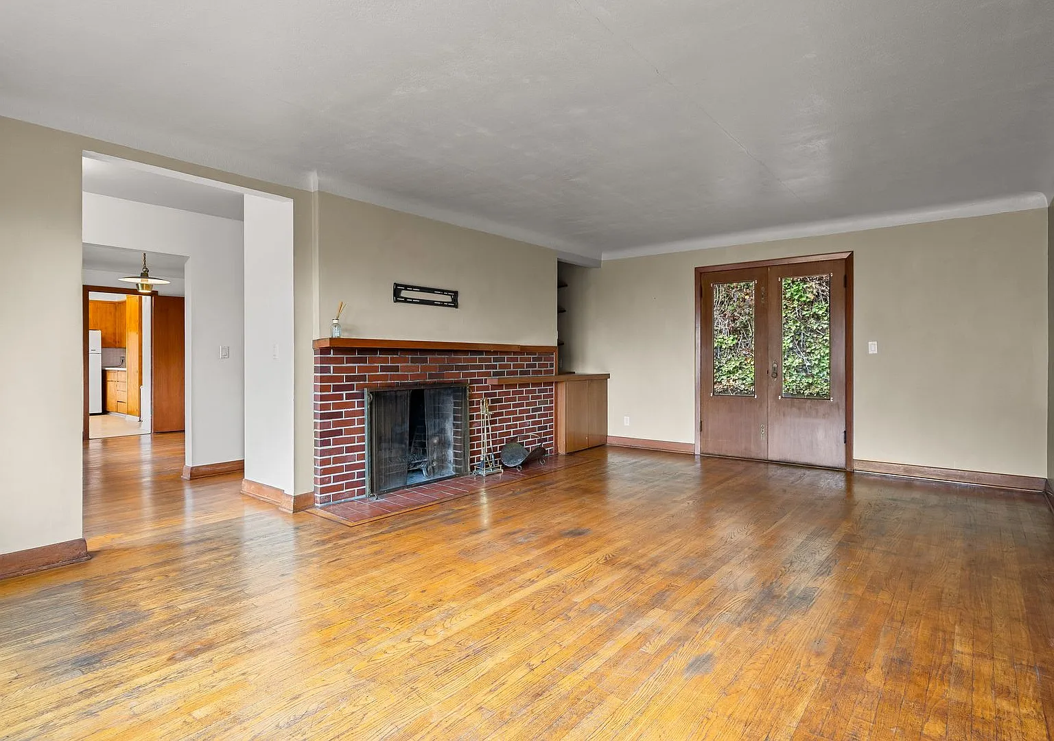Charming 1940's Home with Stunning Mt. Hood Views — Photo 3