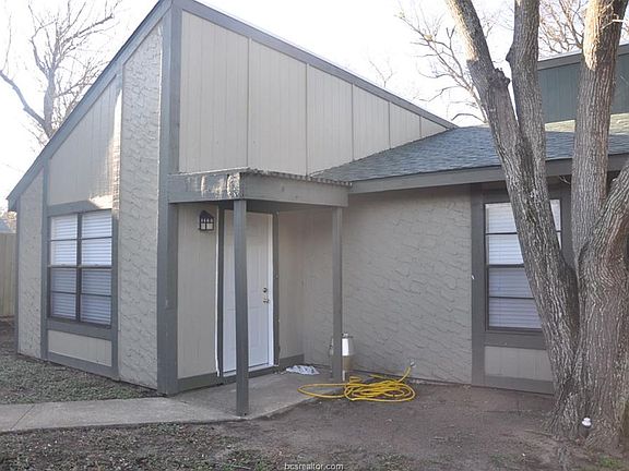 3rd image of 404 Aurora Ct