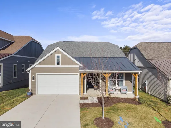 121 Mallard Dr, Lake Frederick, VA 22630