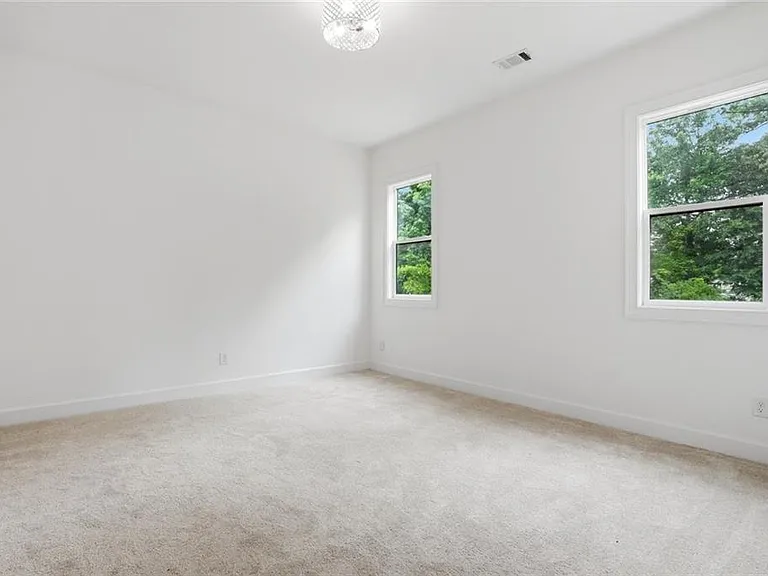 2415 Rugby Ave — Photo 21