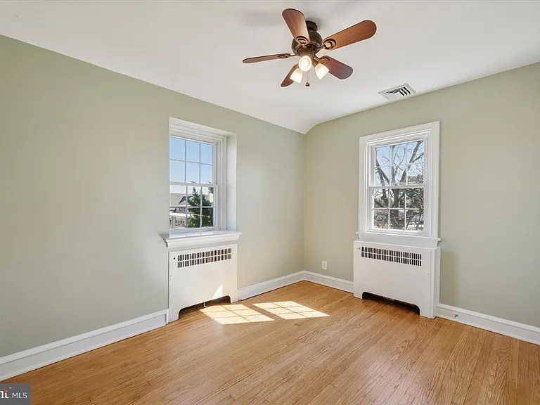 1156 Garfield Ave — Photo 14