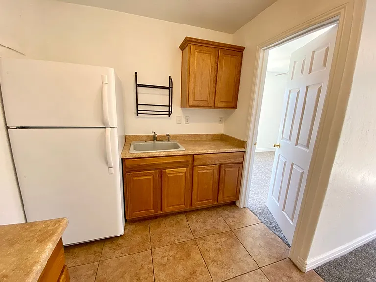 1402 E Scarlet Dr #1/2 — Photo 9