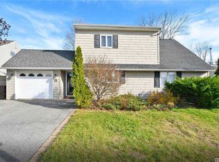 23 Whisper Ln, Wantagh, NY 11793