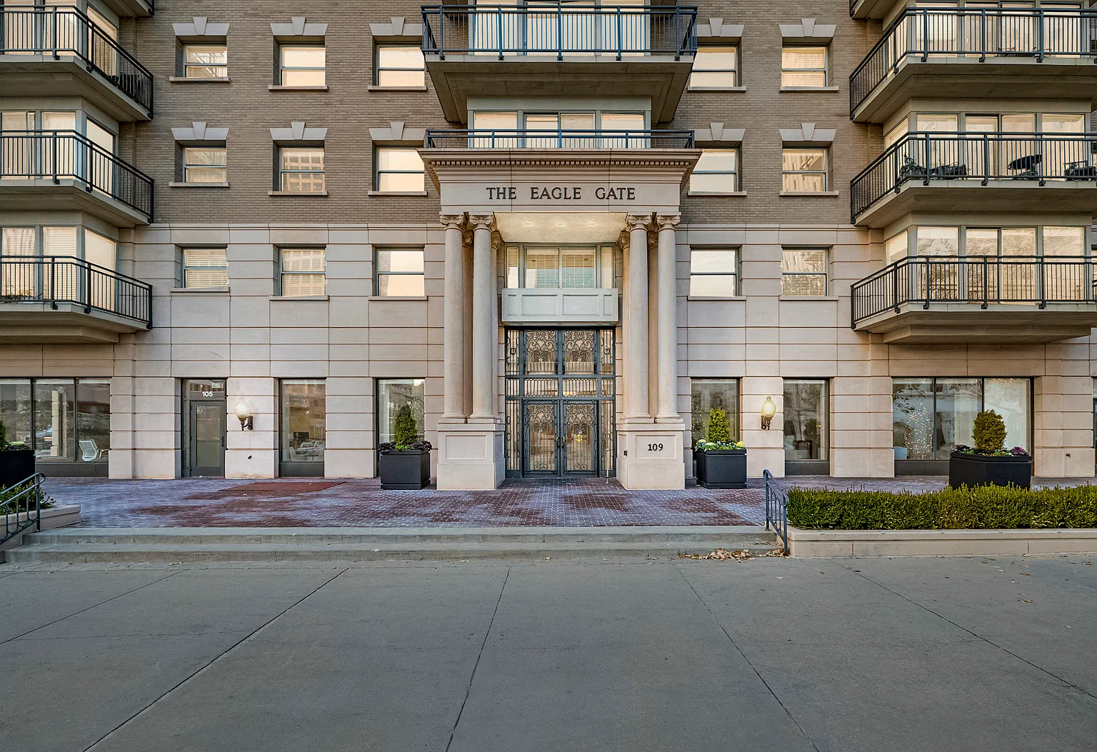 Eagle Gate Apartments — Photo 3