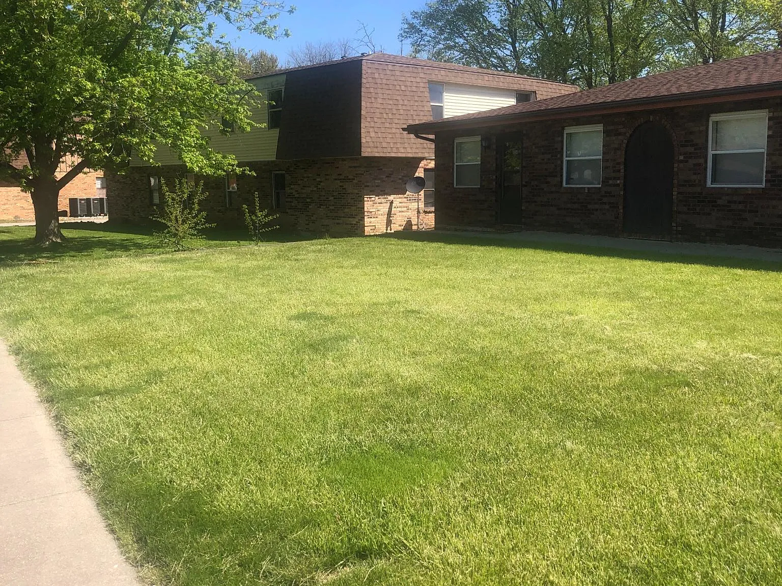1550 Woodland Dr — Photo 2