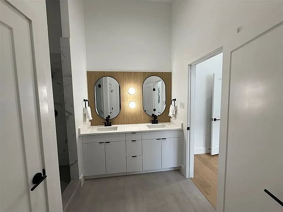 5th image of 629 N Tyler St #108