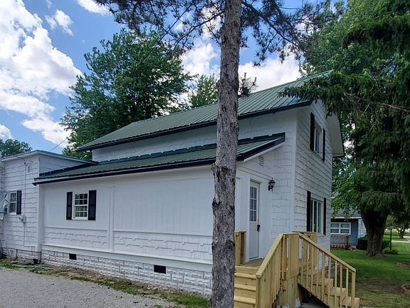 3rd image of 101 Pioneer St